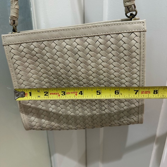 Elegant Cream Shoulder Bag - Picture 4 of 7